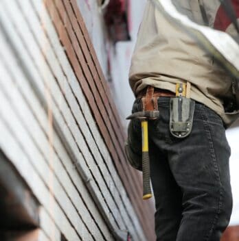 Bouwkosten maken verzekeringen voor huizen flink duurder