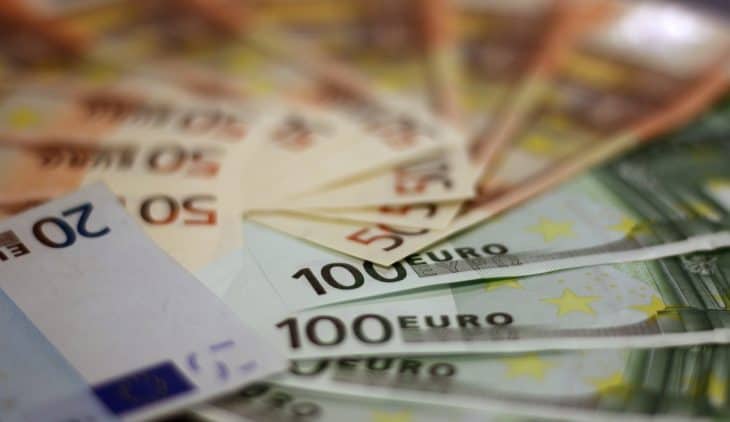Geld besparen als uitdaging zien
